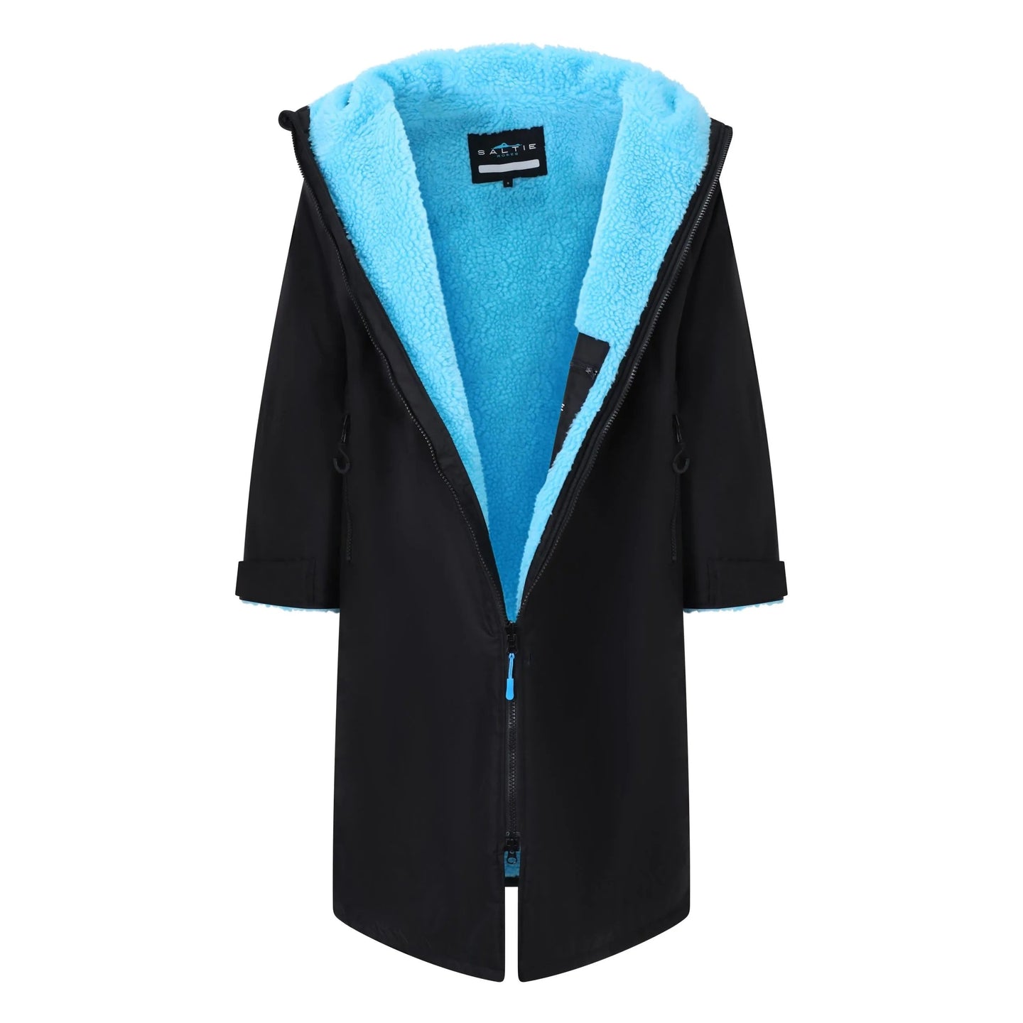 SALTIE Changing Robe in blue, weather resistant, perfect for changing on the beach and made using 100% recycled materials. The SALTIE changing robe is designed keep you warm and dry during your sea swim, beach walks and all of your outdoor adventures.