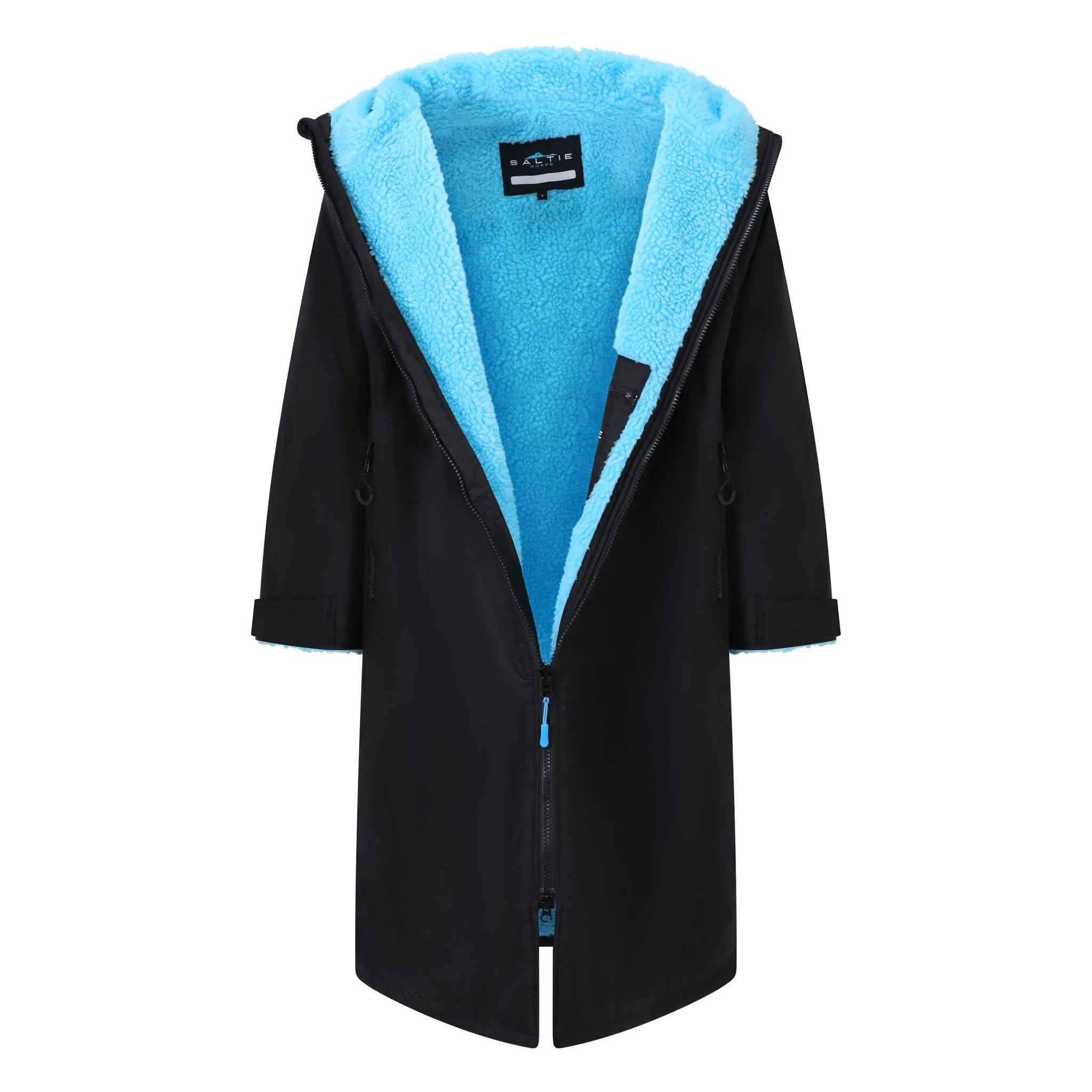 SALTIE Changing Robe in blue, weather resistant, perfect for changing on the beach and made using 100% recycled materials. The SALTIE changing robe is designed keep you warm and dry during your sea swim, beach walks and all of your outdoor adventures.