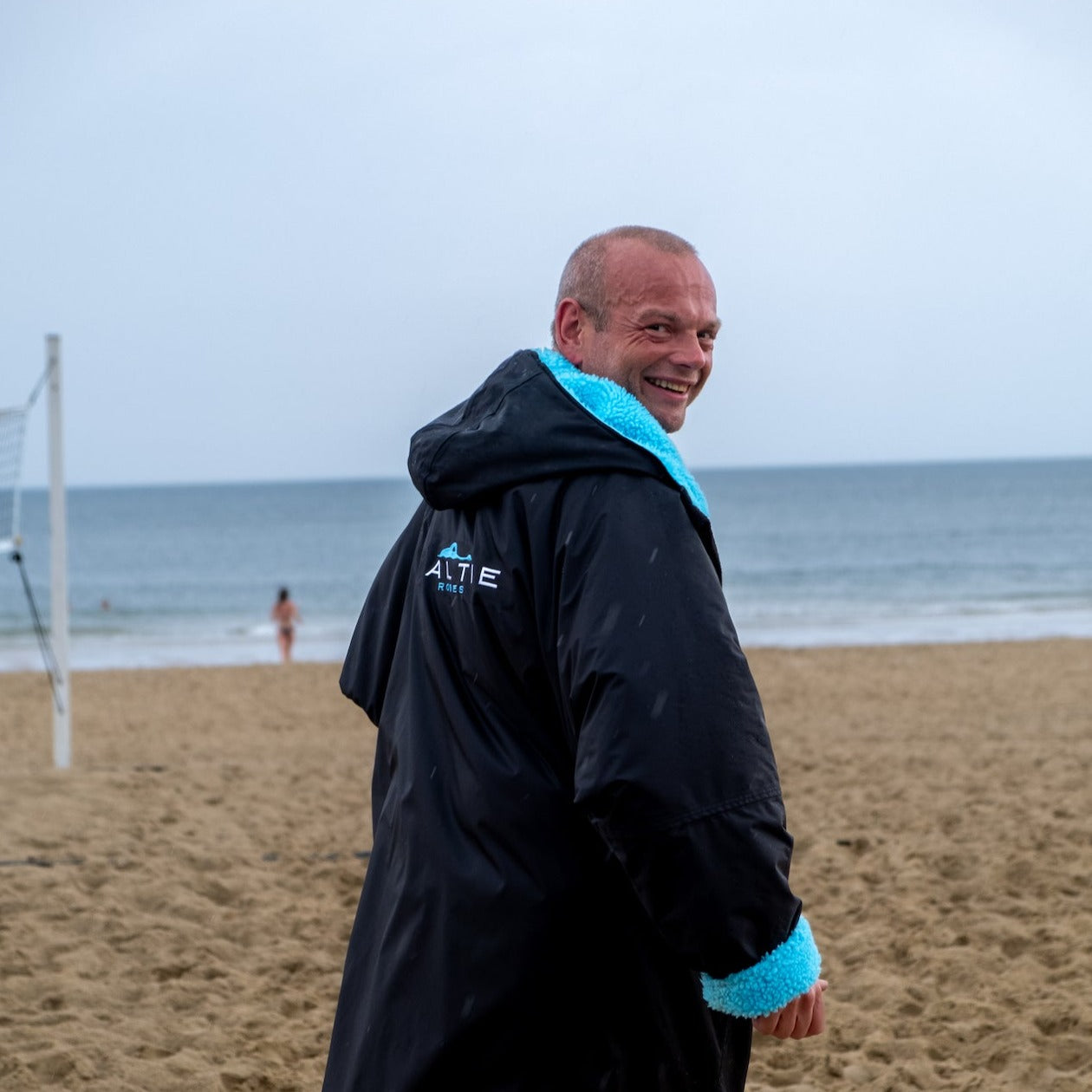 Saltie Elite Changing Robe - Black/Cyan