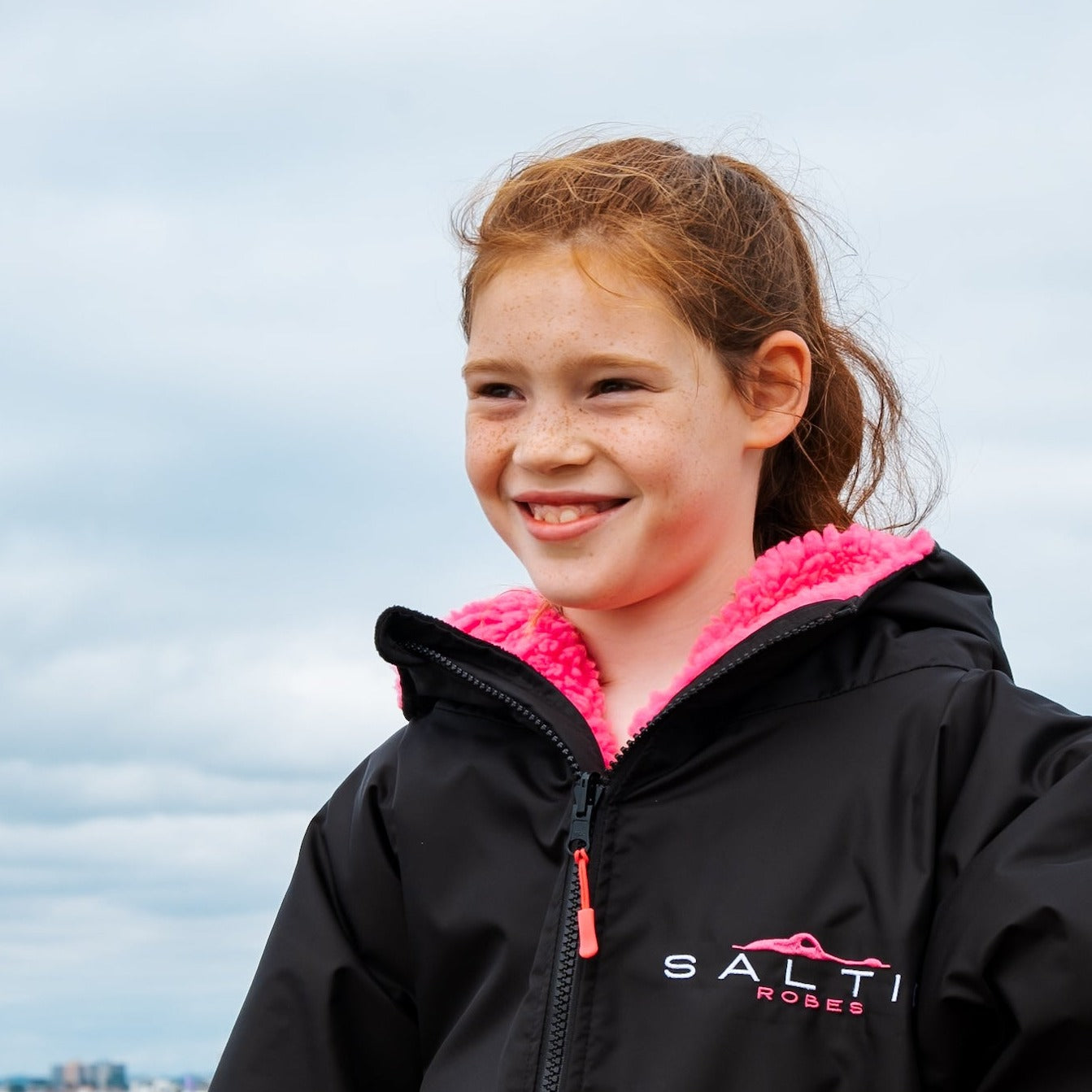 Saltie Junior Changing Robe - Black/Hot Pink